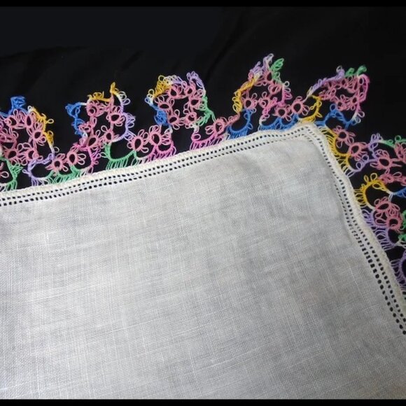 TWO Vintage 40s Handkerchief,  Tatted Linen Hankies, SERIOUS Tatting – Hanky - Picture 10 of 16